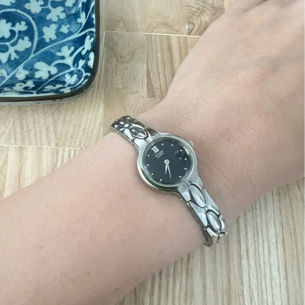 Citizen Quartz ladies black dial silver tone dress watch NEW BATTERY